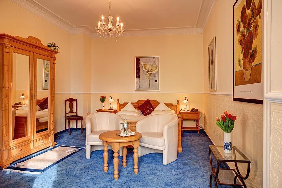 Stadthotel Детмолд Екстериор снимка